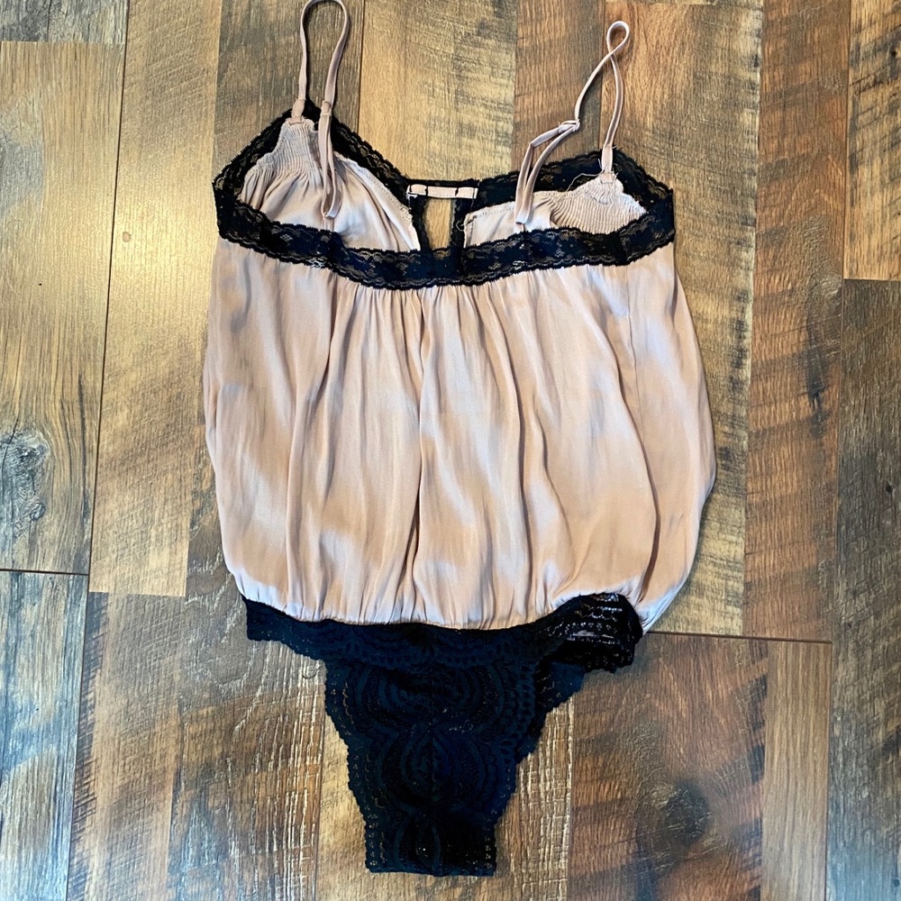 FREE PEOPLE Silky Nude Blousy Surplice Bodysuit - Picture 7 of 10